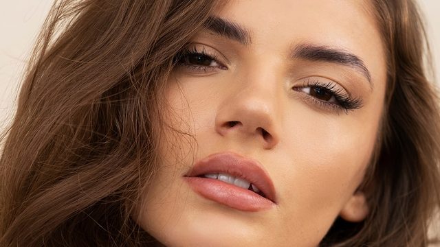 Woman with dark eyes and brown hair.