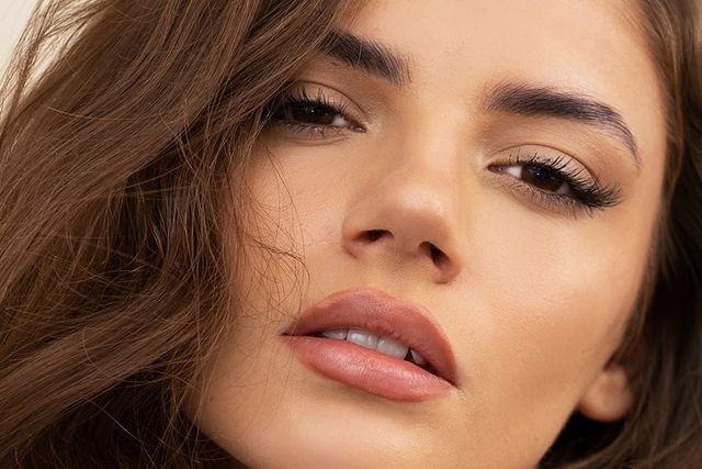 Woman with dark eyes and brown hair.